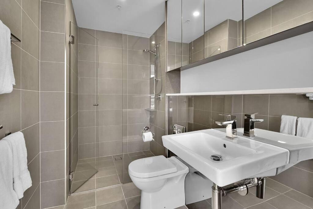 Amazing Two Bedroom St Leonards Atc62010 Appartamento Sydney